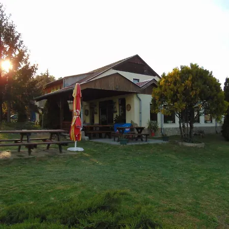 Krisztina Csarda Es Panzio 3* Celldomolk