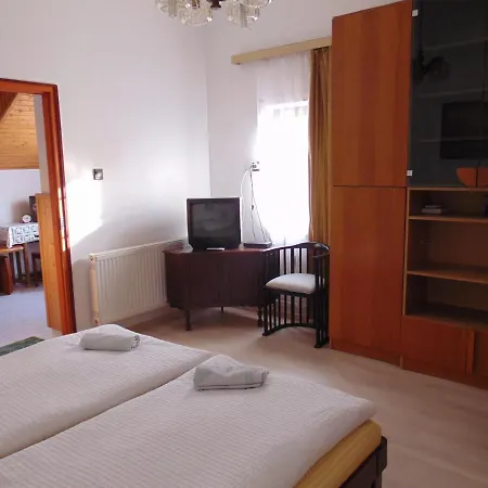Krisztina Csarda Es Panzio Hotel 3*